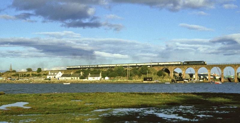 CLASS 40 ON WEST COAST POSTAL MONTROSE 13.10.81.jpg: Photo of CLASS 40 ON WEST COAST POSTAL MONTROSE 13.10.81.jpg