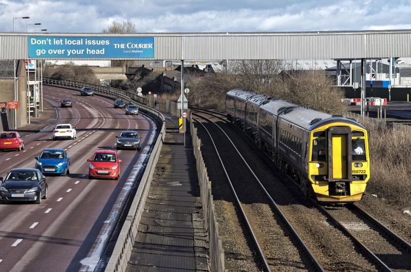 158722 WITH 170421 DUNDEE.jpg: Photo of 158722 WITH 170421 DUNDEE.jpg