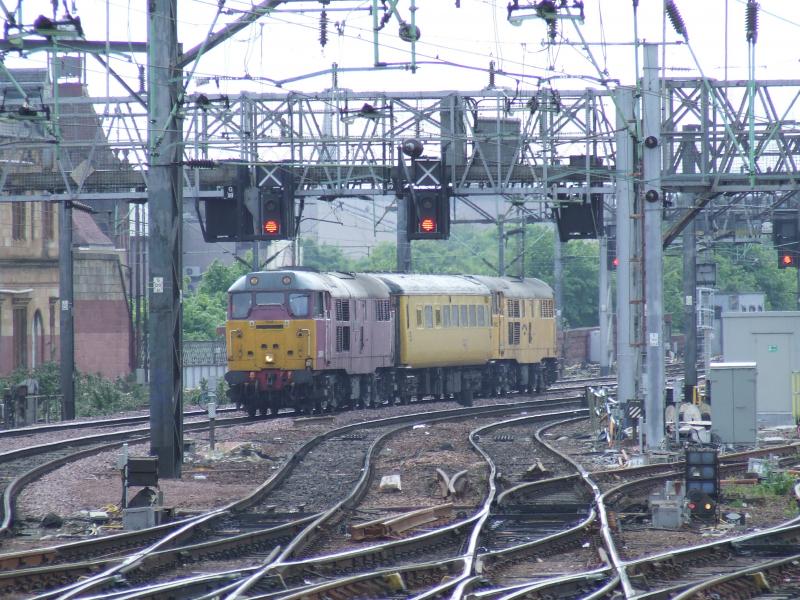 31s at Bridge Street: 31601 and 31602 passing Bridge Street on approach to Glasgow Central with 1Q08 on 22nd May Photo of 31s at Bridge Street