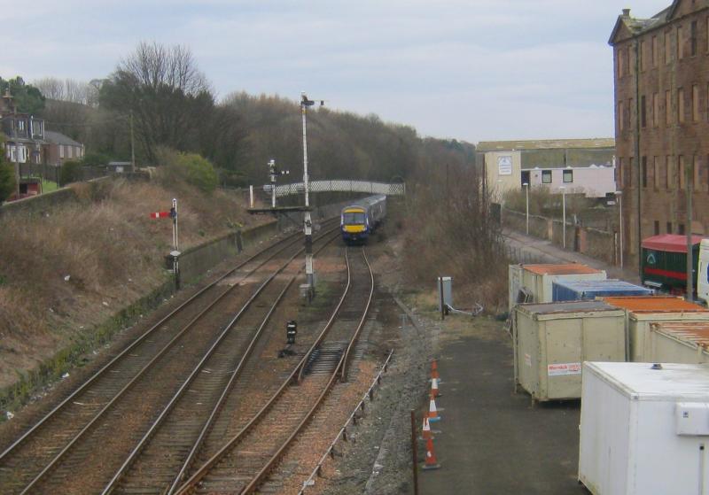 Broken 170: 170415 has been sitting in the Up siding in Arbroath for three days. Photo of Broken 170