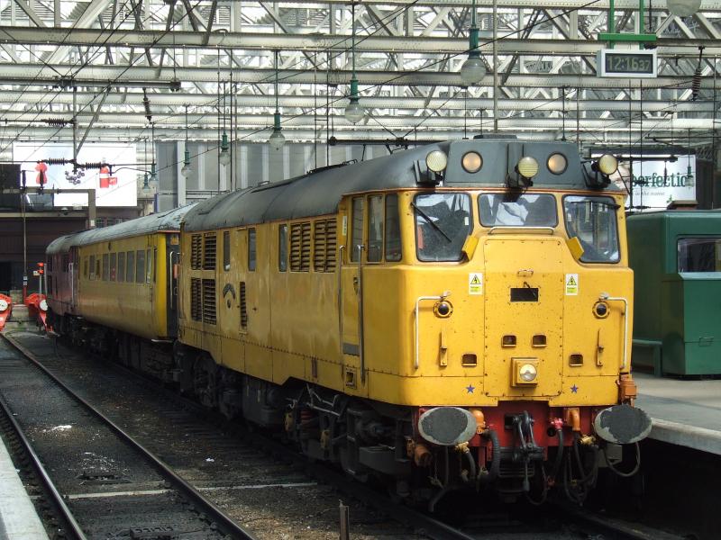 Ped at Glasgow Central 2: 31602 at Glasgow Central on 22nd May with 1Q08 Photo of Ped at Glasgow Central 2