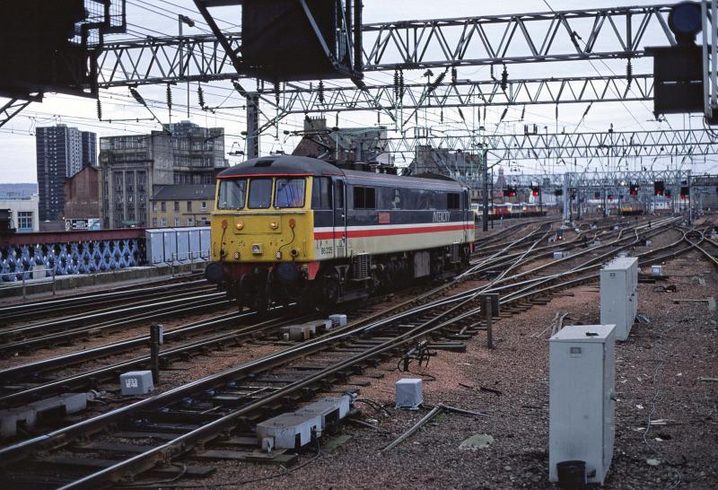86225 HARDWICKE .jpg: GLASGOW CENTRAL IN THE 1990'S Photo of 86225 HARDWICKE .jpg