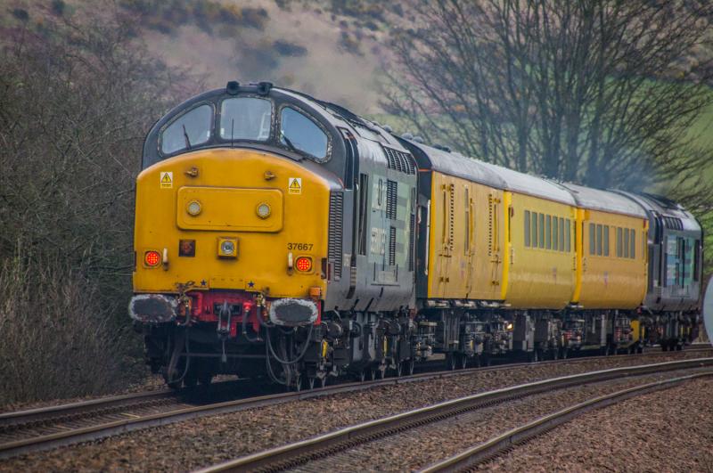 37667: 37667 on the rear of 1Q75 at Forgandenny. 30/03/15 Photo of 37667