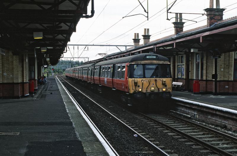 303032-014 DUMBARTON CENTRAL 31.8.1998 A.jpg: Photo of 303032-014 DUMBARTON CENTRAL 31.8.1998 A.jpg
