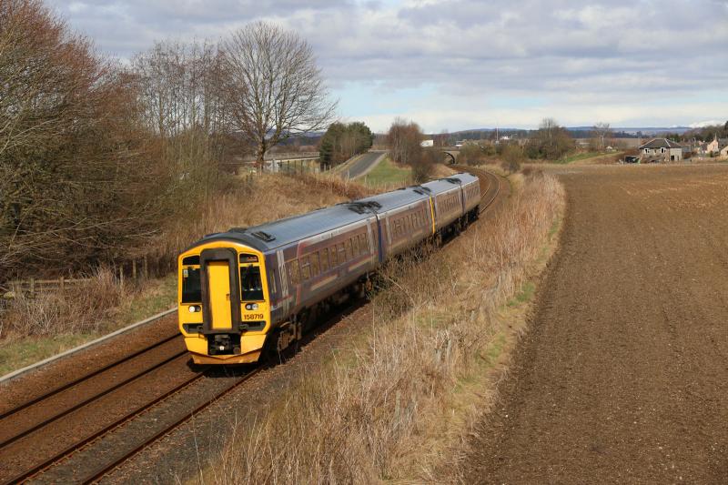 158719: Passing luncarty while waiting for 1Q75 Photo of 158719