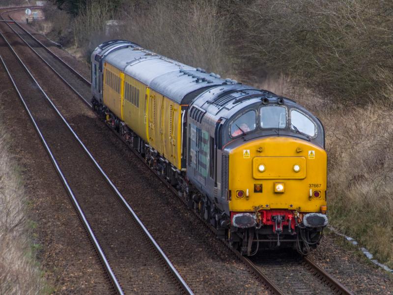 37667 T&T 37602: 1Q75 heads south at Forgandenny. 02/04/15. Photo of 37667 T&T 37602