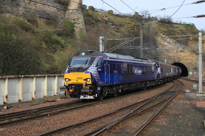 5G13: 68006 on 5G13 14.54 Motherwell Drs to Edinburgh Waverley leaving Calton Tunnel North on 02/04/2015 Photo of 5G13