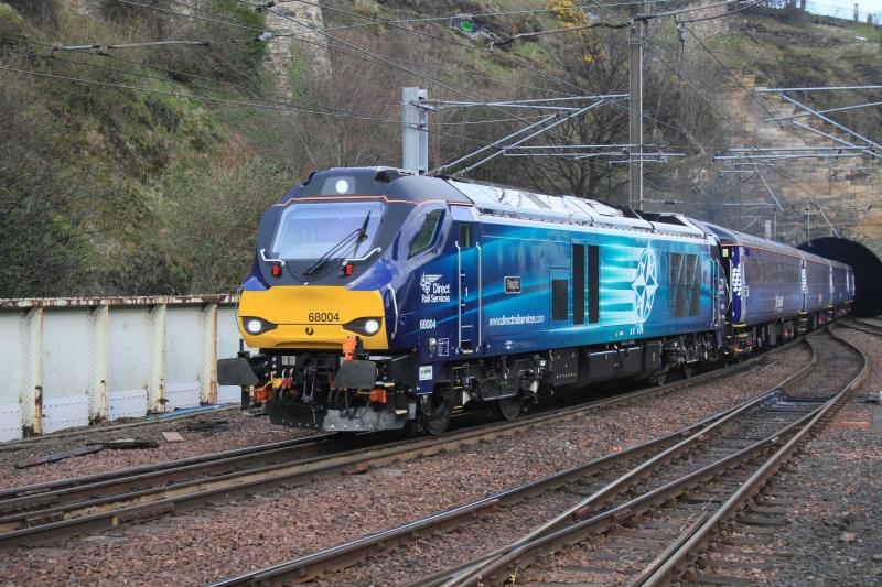 Fife Circle Drs 68004: 68004 on 5G13 14.54 Motherwell to edinburgh leaving Calton Tunnel North on 03/04/2015 Photo of Fife Circle Drs 68004