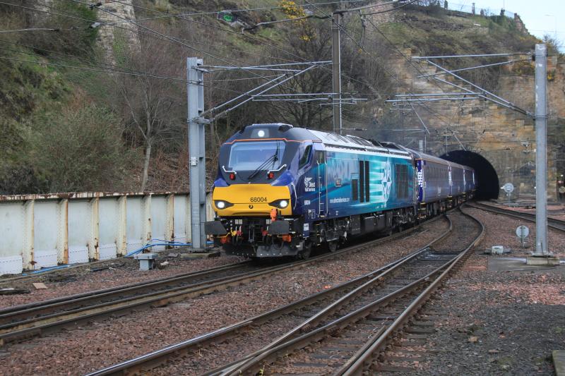 68004 on 5G13: 68004 with 5G13 Motherwell Drs to Edinburgh on 03/04/2015 leaving Calton Tunnel North Photo of 68004 on 5G13