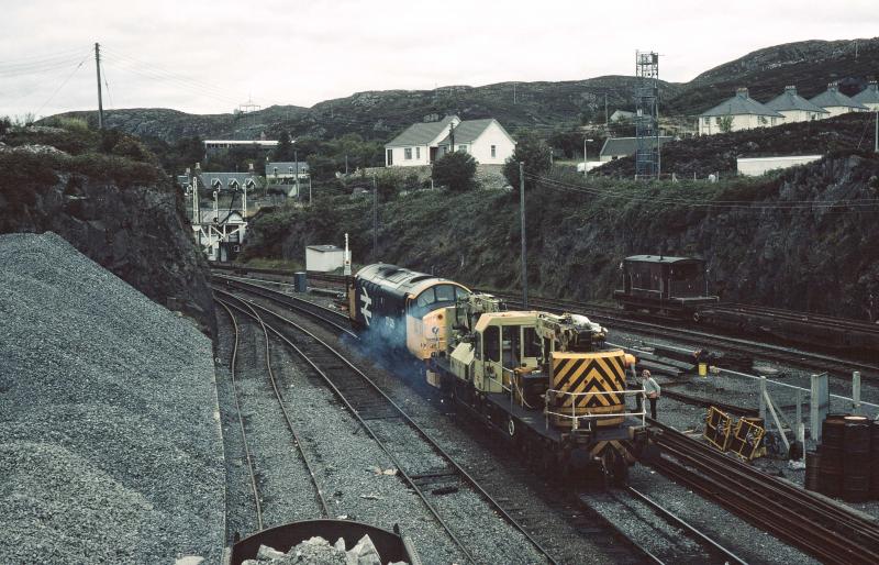 37035 KYLE 0CT 1984.jpg: THE SMOKE WAS DUE TO THE BRAKES SEIZING ON THE CRANE --SO IT WAS JUST DRAGGED! Photo of 37035 KYLE 0CT 1984.jpg