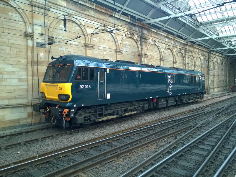 92018 Edinburgh Waverley 11/04/15: 92018 stabled in the Klondyke siding at Waverley. Photo of 92018 Edinburgh Waverley 11/04/15