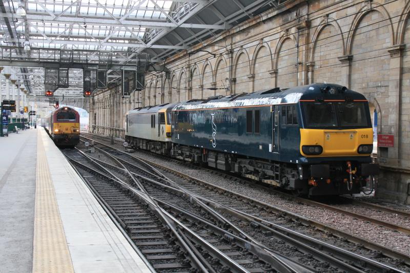 92018, 92044 & 67028: 92018 & 92044 stabled in the klondyke siding. 6702 on 5B26 08.18 Edinburgh to Polmadie in Platform 7 Waveley on 13/04/2015 Photo of 92018, 92044 & 67028