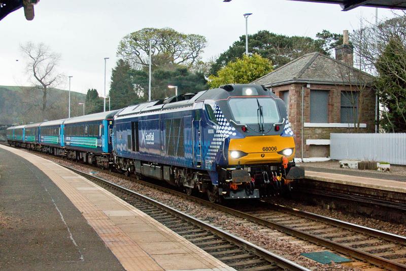 68006 5L70 Aberdour 14Apr15: 68006 Daring with 5L70 18:24 Cardenden - Motherwell at Aberdour 14th April 2015 Photo of 68006 5L70 Aberdour 14Apr15