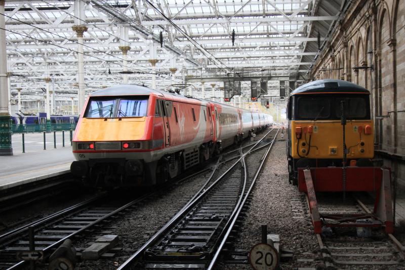 Old & not so Old Electrics at Waverley: 91105 on 5S06 12.36 Edinburgh to Craigentinny passes 87002 in the klondyke siding at waverley station on 15/04/2015 Photo of Old & not so Old Electrics at Waverley