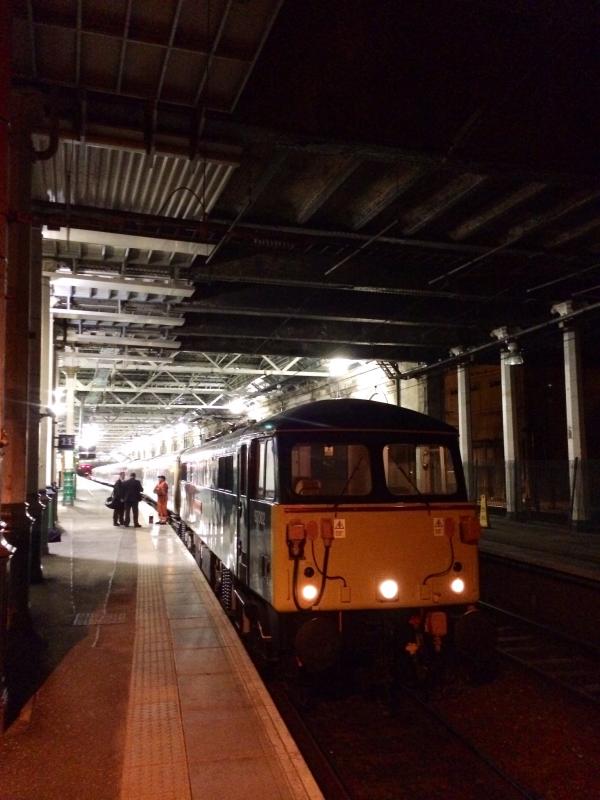 87002 1M16 : 87002 at Edinburgh Waverley before working the 1M16 Caledonian Sleeper to London Euston Photo of 87002 1M16
