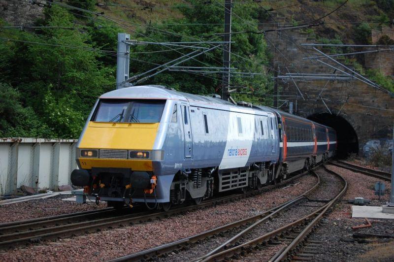 91111NatEx.jpg: 91111 in National Express livery as it arrives at Edinburgh with 1S04 0615 London KX to Edinburgh on the 4th June 2008 Photo of 91111NatEx.jpg