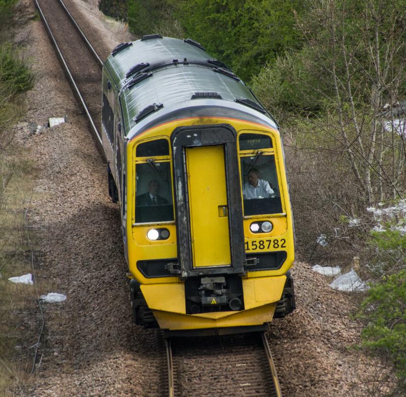 158782: 158782 passes Bridge of Earn. 20/04/15 Photo of 158782