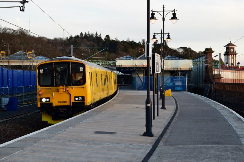 950001 at Wemyss Bay: On a trip from Mossend to Wemyss Bay, Gourock and Largs, 23 April 2015 Photo of 950001 at Wemyss Bay