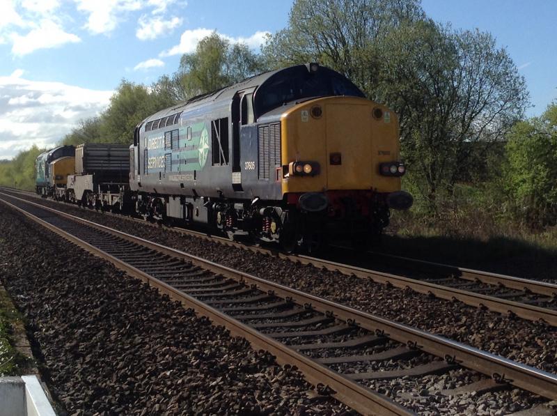 Class 37: Class 37 37605 leads 37218 through Stirling on 30/04/15 on the way to Georemas Junction Photo of Class 37