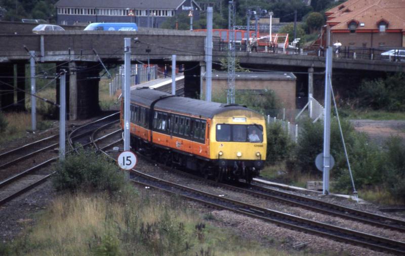 Whifflet: A 101 leaves Whifflet for Glasgow Cent. in 1995. Photo of Whifflet