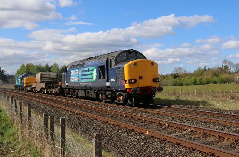 6S99 from Carlisle Kingmoor to Georgemas Jn: 37605 TnT 37218 heading north with a toot & a wave Photo of 6S99 from Carlisle Kingmoor to Georgemas Jn