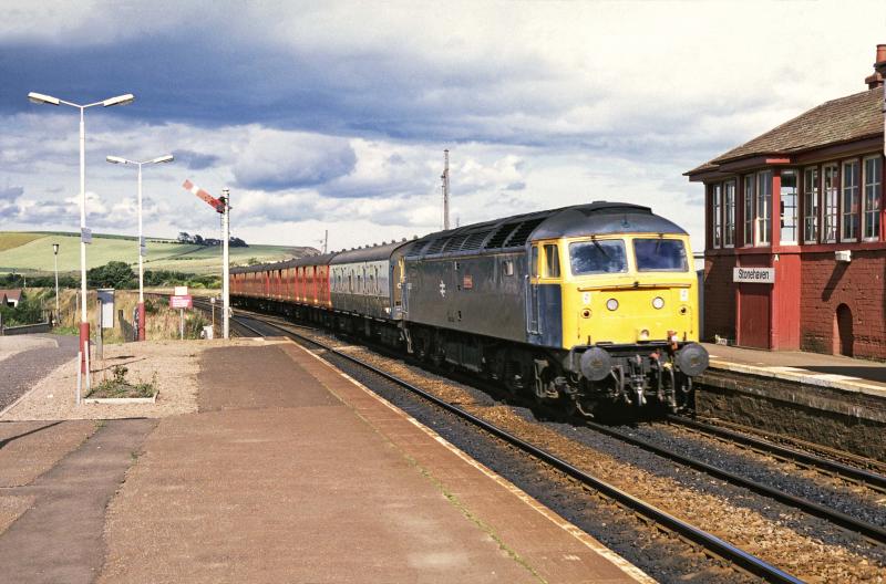 47425 HOLBECK POSTAL STONEHAVEN SUMMER 1990.jpg: Photo of 47425 HOLBECK POSTAL STONEHAVEN SUMMER 1990.jpg
