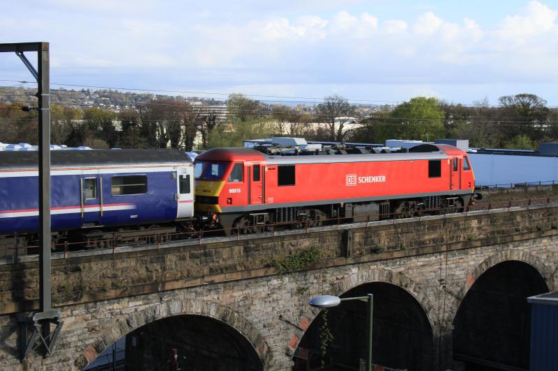 90018 on 5B26: 90018 on the rear of 5B26 08.18 Edinburgh to Polmadie 66732 leading on 02/05/2015 Photo of 90018 on 5B26