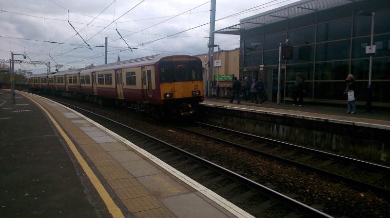 318 265: At Partick on its way to Milngavie 2015 Photo of 318 265