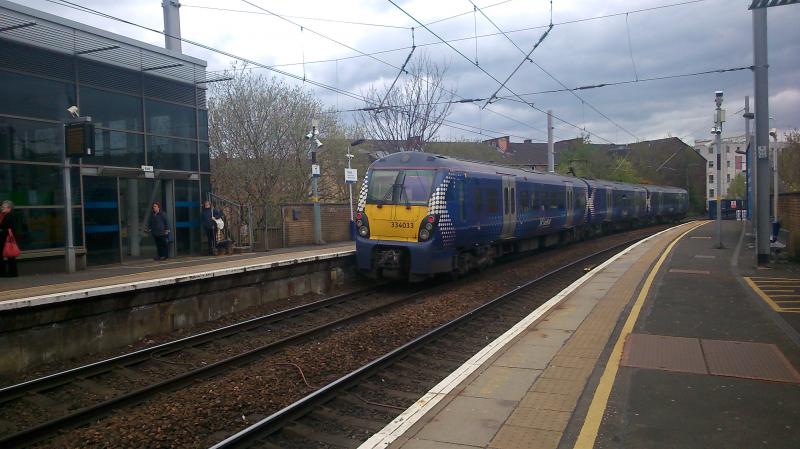334 033: At Partick on its way to Hlensburgh Central 2015 Photo of 334 033