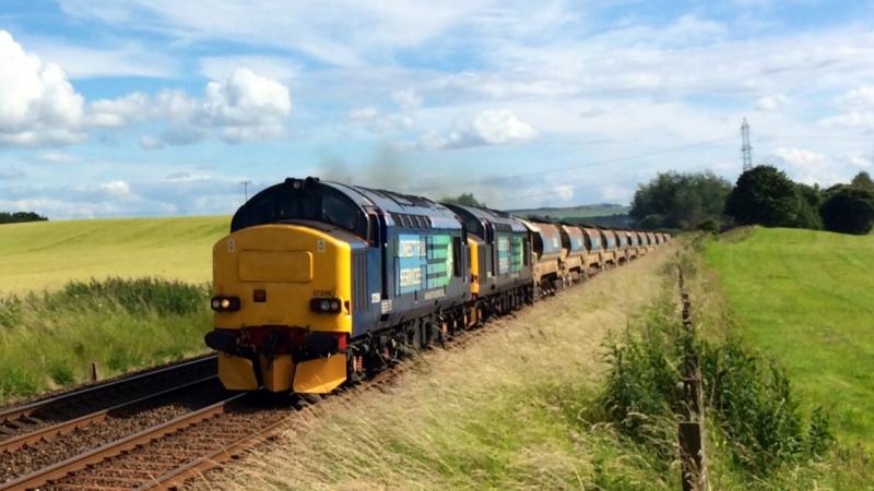 37259 + 37602 Ballast Luncarty July 2014:
Pair of DRS tractors thrash north at Luncarty Photo of 37259 + 37602 Ballast Luncarty July 2014