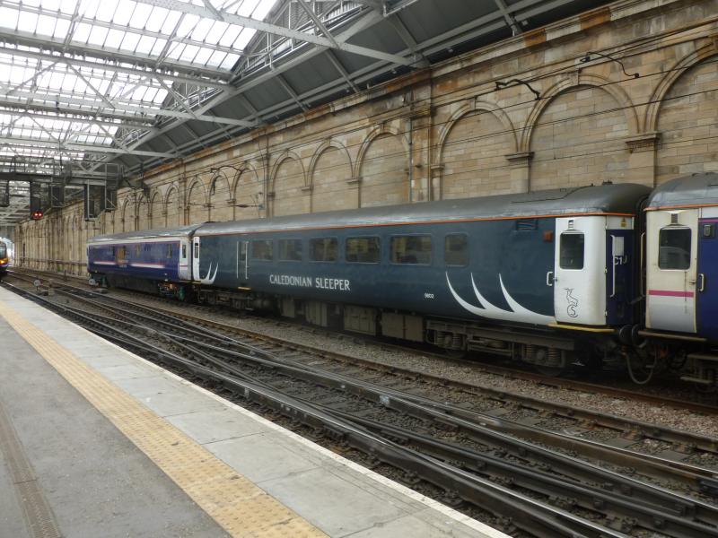 BUO 9802: Caledonian sleeper stock at Edinburgh Waverley Photo of BUO 9802