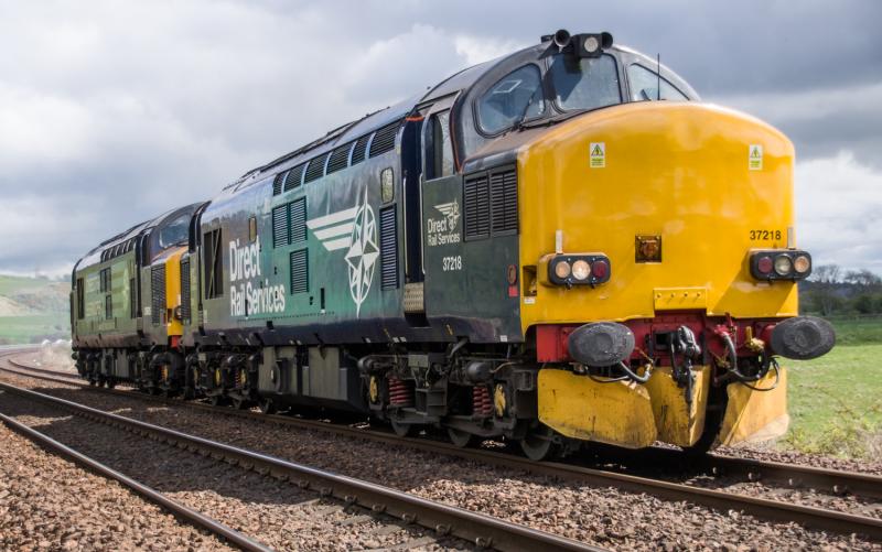 37218/37605.: Returning to Kingmoor with defective 37605 passing Forgandenny. 06/05/15 Photo of 37218/37605.