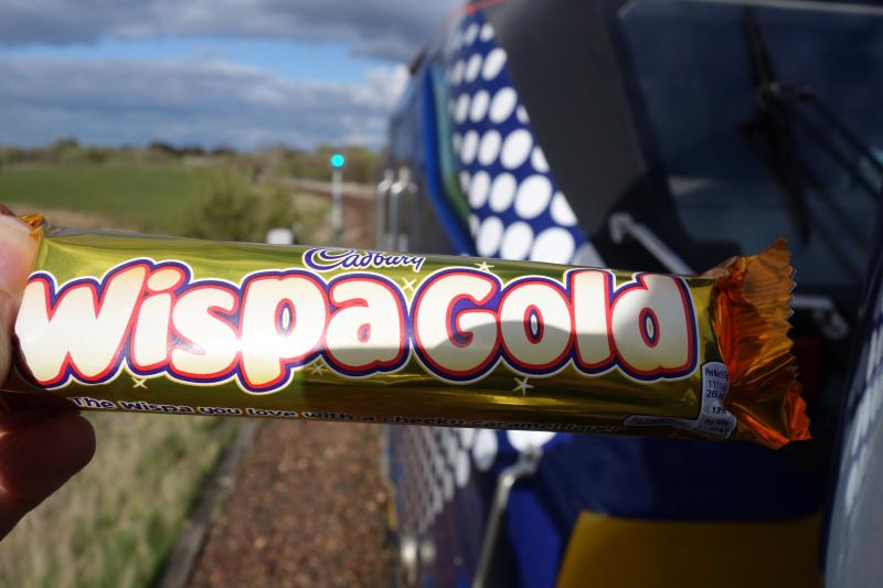 Full sun Wispa Gold class 68 run: Wispa Golds only come out when full sun is on the cards, so it had to be done as 68006 scuttles through Fife with 2G13 Edinburgh - Glenrothes Photo of Full sun Wispa Gold class 68 run