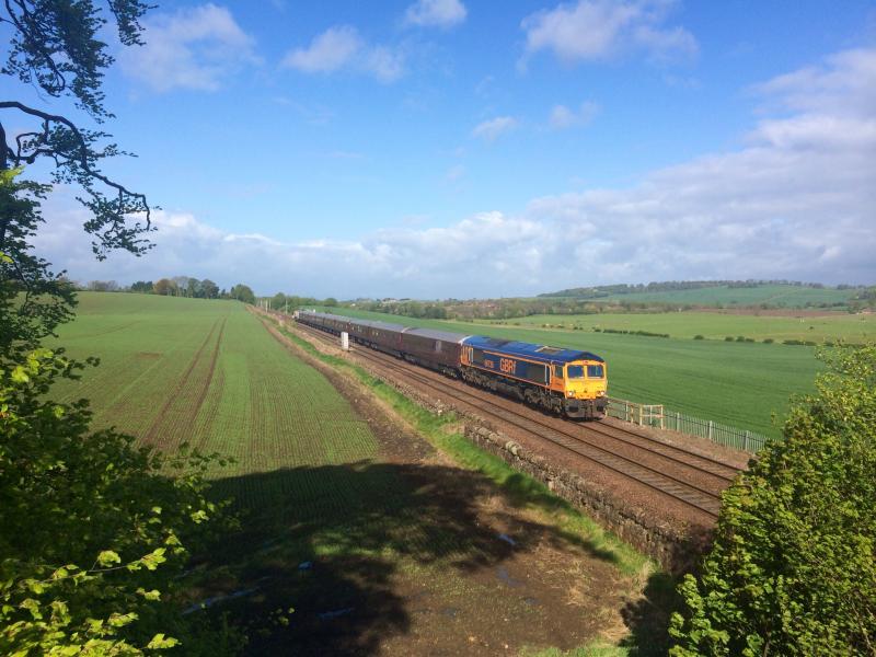 66735 1H88 Park Farm 110515: 66735 passes Park Farm with Royal Scotsman to Edinburgh on the last day of temporary GBRf operation, LUL maps 66721 is on the rear Photo of 66735 1H88 Park Farm 110515