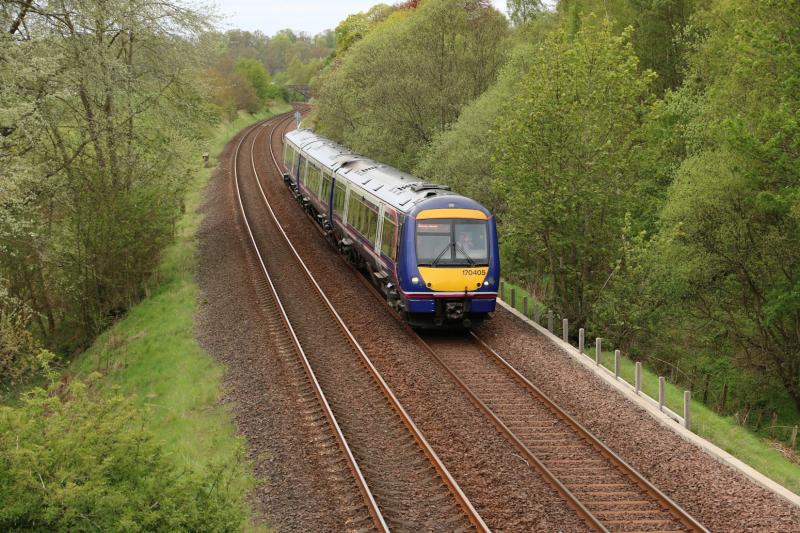 170405 to Inverness: Passing luncarty with a wave while waiting for late running 6S99 Photo of 170405 to Inverness
