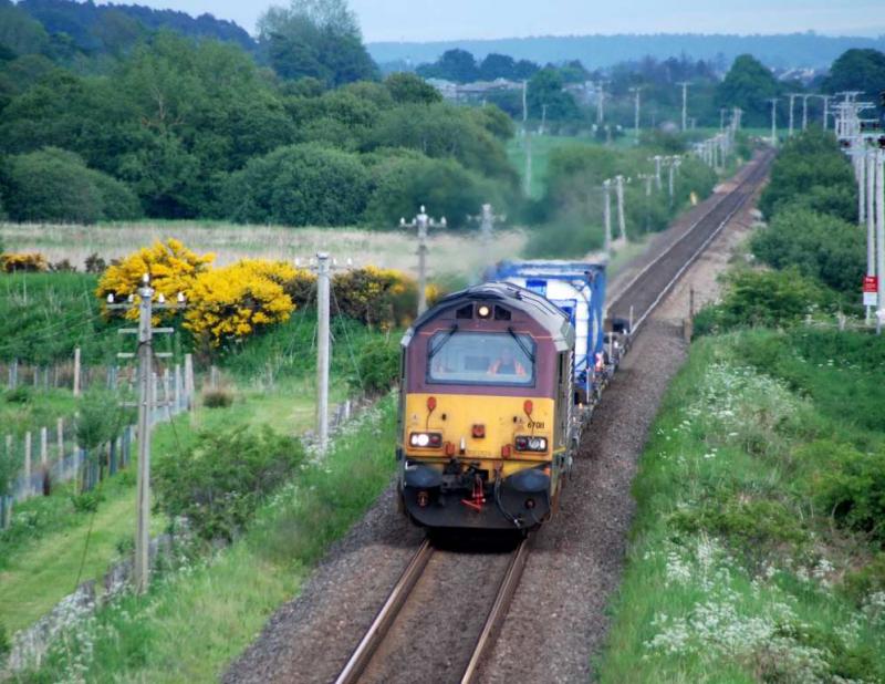 Elgin container traffic: 67011 approahes Mossstowie with 6H01 on 06/06/2008 Photo of Elgin container traffic