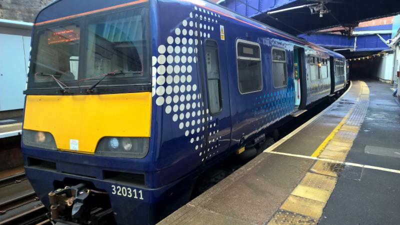320 311 At Dalmarnock: Photo of 320 311 At Dalmarnock