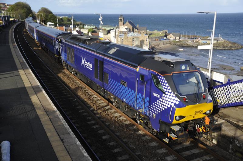 Daring at Kinghorn: 68006 Daring arrives at Kinghorn on 2K14 1815 Glenrothes - Edinburgh W on 11th May 2015. Photo of Daring at Kinghorn