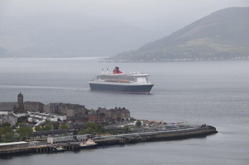 Photo of Queen Mary 2 on the Clyde, 21 May 2015