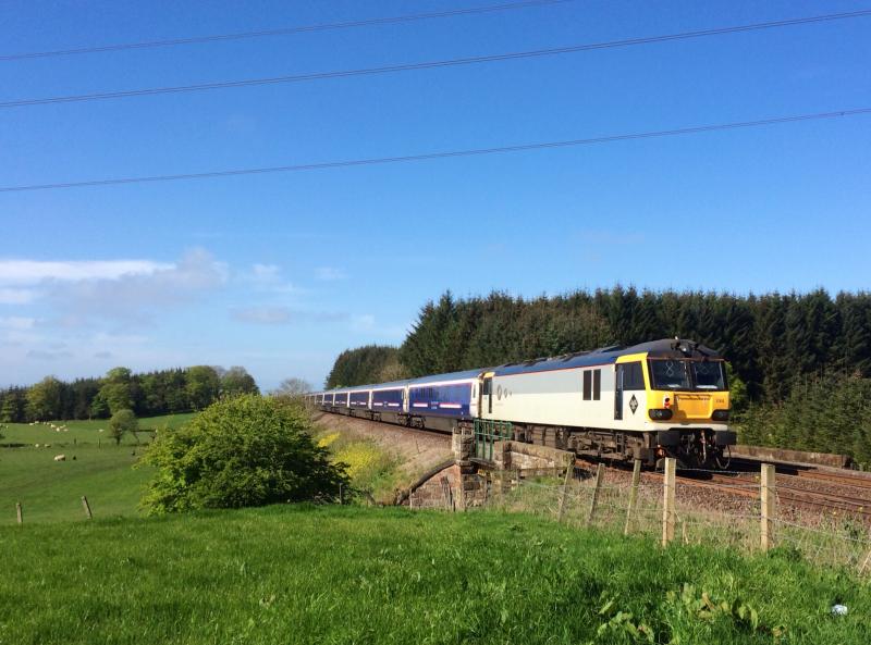 92044 5B26 Hartwood 230515: 92044 on rear of empty beds along the Shotts line hauled by 47812 Photo of 92044 5B26 Hartwood 230515