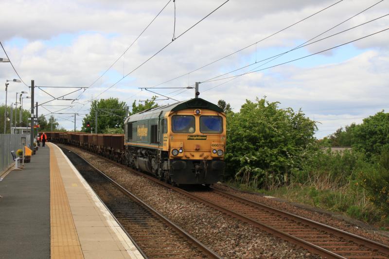 6K15: 66619 on 6K15 09.20 Carmont to Millerhill SS passing Newcraighall on 24/05/2015
Photo of 6K15