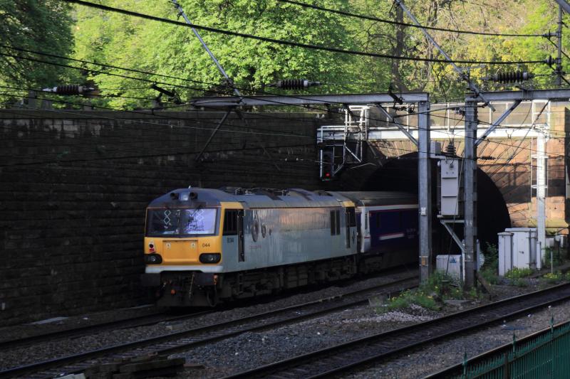 92044 on 5B26: 92044 on the rear of 5B26 8.18 Edinburgh to Polmadie entering Haymarket South Tunnel on 23/05/2015 47812 leading. Photo of 92044 on 5B26