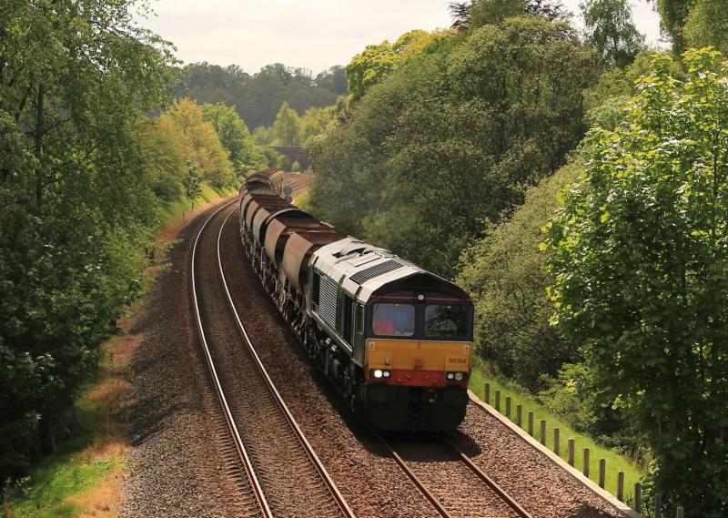 6K40 - Millerhill S.S. - Garve: 66304 passing thru Luncarty. Photo of 6K40 - Millerhill S.S. - Garve