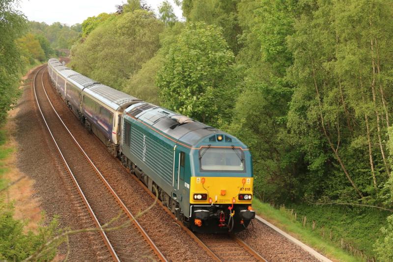 67010 on late running 1S25: Thru luncarty 0725 Photo of 67010 on late running 1S25