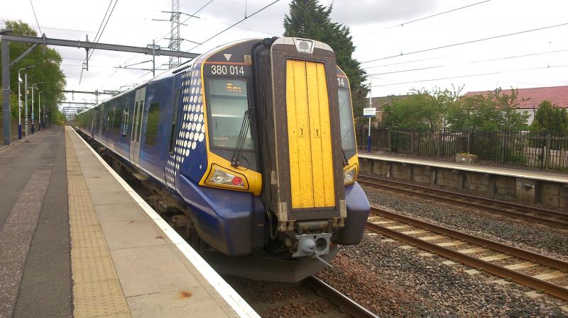 38014: At Hillington West from Gourock to Glasgow Central Photo of 38014