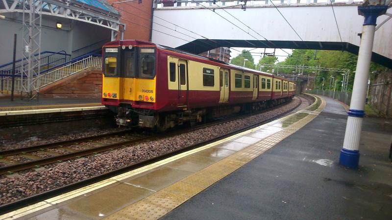 314 205: At Port Glasgow on its way from Gourock to Glasgow Central Photo of 314 205