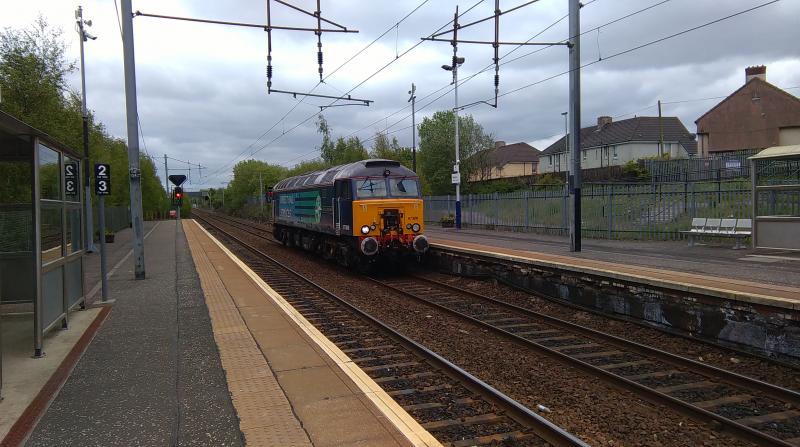 57 308 Holytown: 57 308 runs through Holytown, 27/05/15 Photo of 57 308 Holytown