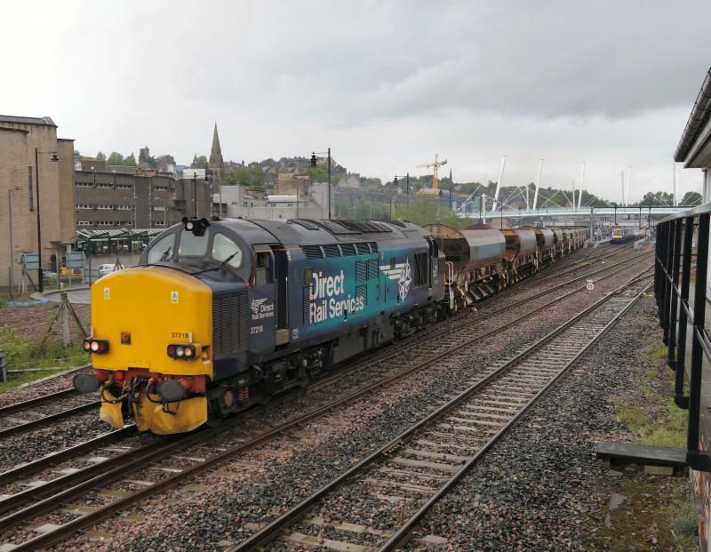 37218 passes Stirling Middle with 6K41 for Millerhill. 27.5.15: 37218 passes Stirling Middle with 6K41 for Millerhill. 27.5.15 Photo of 37218 passes Stirling Middle with 6K41 for Millerhill. 27.5.15