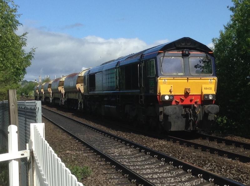 Class 66: Class 66 66432 through Stirling on 28/05/15 Photo of Class 66