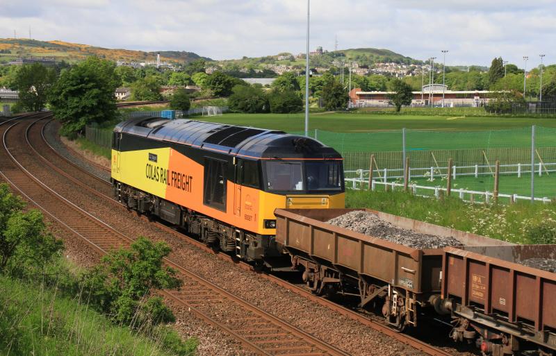 60087: 60087 on the rear topn tail with 56113 on 6K10 10.00 Newbridge to Millerhill passing Peffermill playing fields on 07/06/2015 Photo of 60087